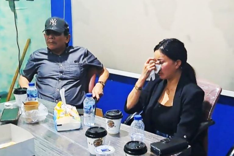 Selebgram Ayu Aulia berkunjung ke Graha PWI Kepri di Batam, Ruko Purimas, Sabtu (26/9/2026) siang