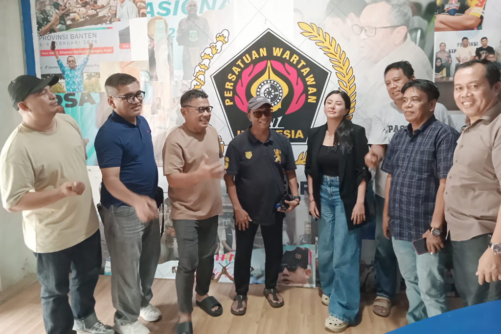Ayu Aulia usai memberikan keterangan di Graha PWI Kepri, Ruko Purimas B6 Batam, Sabtu (26/9/2026) siang