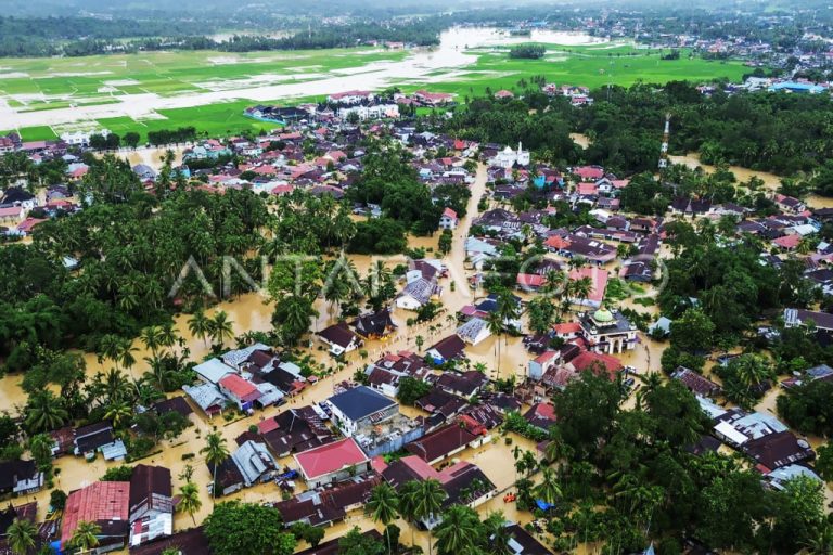 Banjir bandang atau galodo menerjang kawasan pusat pemerintahan Kabupaten Solok, Sumatera Barat, Senin (21/9/2026) malam