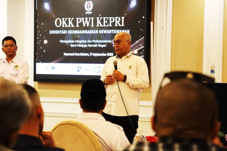 Peserta Orientasi Kewartawanan dan Keorganisasian (OKK) PWI Kepri Angkatan Pertama 2026 mengikuti pembekalan etika, hukum pers, dan keorganisasian di hotel Harmoni One, Batam, Kamis (17/9/2026)