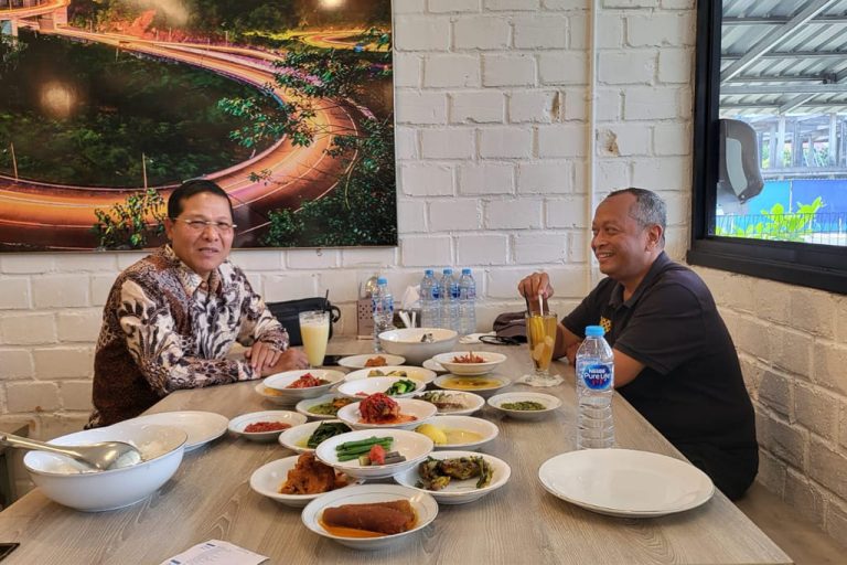 Penggagas pembentukan ANRC, Raja Mustakim, bersama Ketua PWI Provinsi Kepri, H. Saibansah Dardani