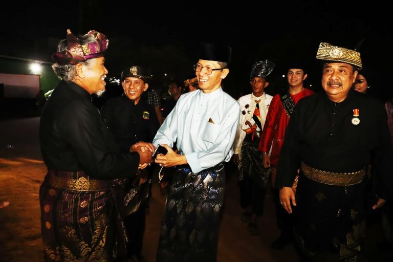 Wali Kota Batam H. Amsakar Achmad menghadiri penutupan Sembang Budaye LAM enam kecamatan wilayah timur di lapangan bola Legenda Malaka, Kecamatan Batam Kota, Batam, Kepulauan Riau, Minggu (13/9/2026) malam