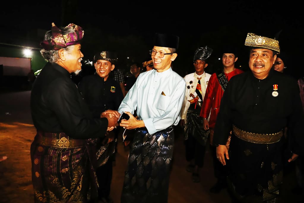 Wali Kota Batam H. Amsakar Achmad menghadiri penutupan Sembang Budaye LAM enam kecamatan wilayah timur di lapangan bola Legenda Malaka, Kecamatan Batam Kota, Batam, Kepulauan Riau, Minggu (13/9/2026) malam