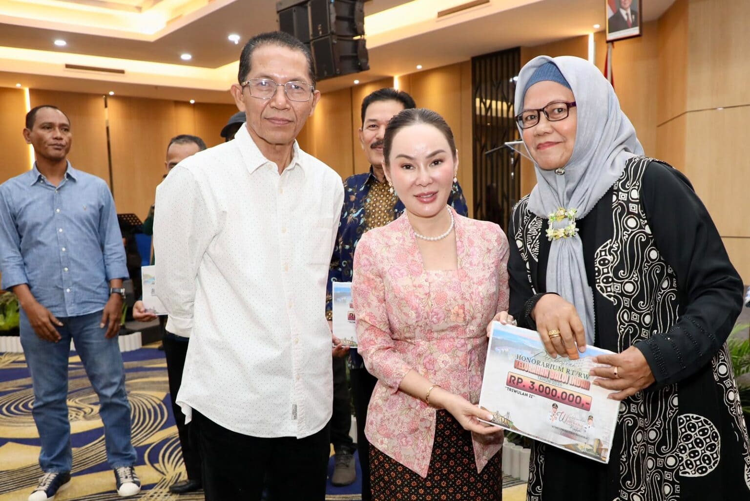 Wali Kota Batam Amsakar Ahmad dan Wakil Wali Kota Batam Li Claudia Chandra