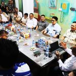 Gubernur Kepri Ansar Ahmad saat bersilaturahmi dengan pengurus PWI Kepri di Graha PWI Kepri, Batam, Sabtu (3/10/2026)