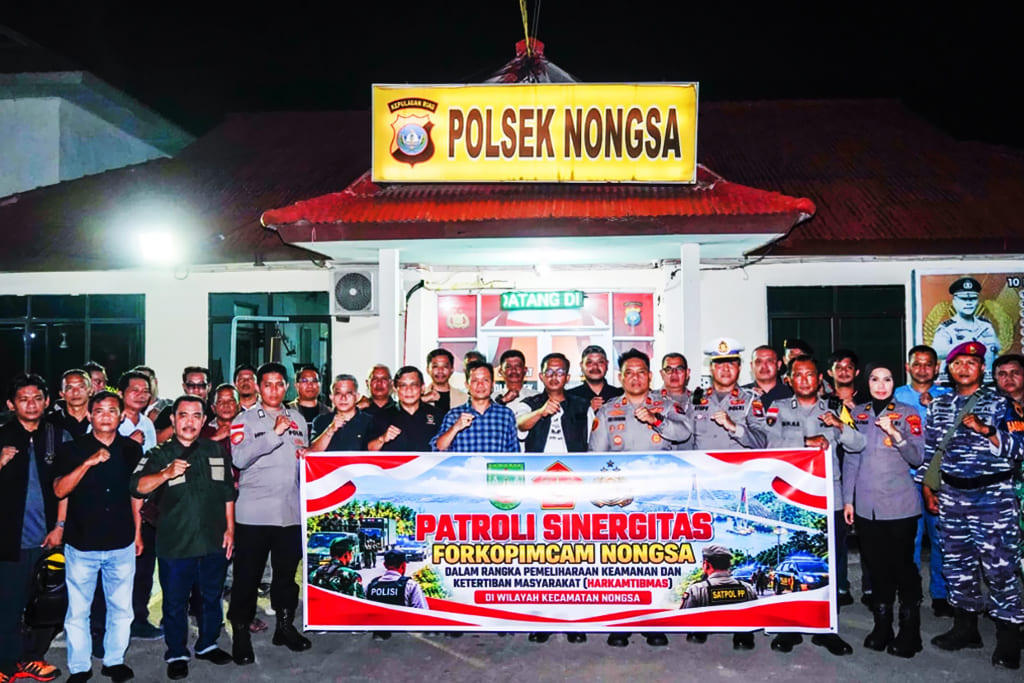 Kapolsek Nongsa AKP Eko Chandra bersama Forkopimcam Nongsa Batam memimpin patroli sinergitas Sabtu (3/10/2026) malam
